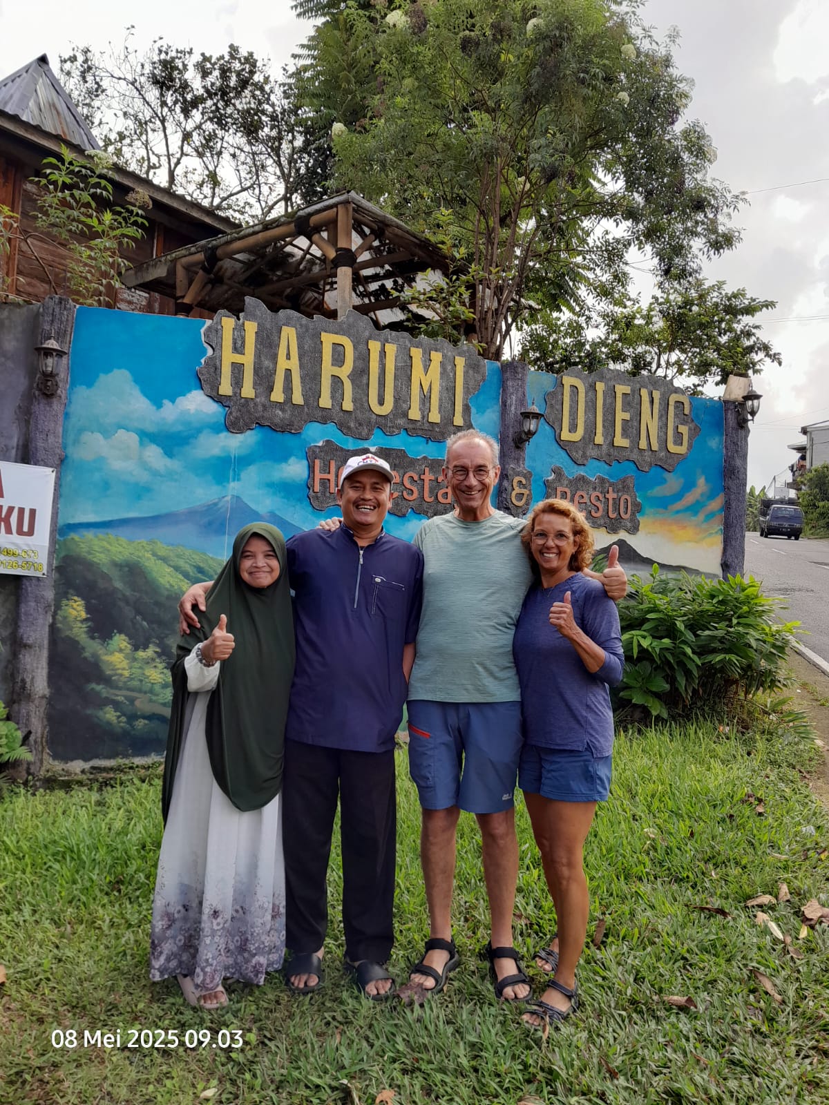 Gor Meijers en Gerin from Netherlands. We have done a very early morning tours lol.