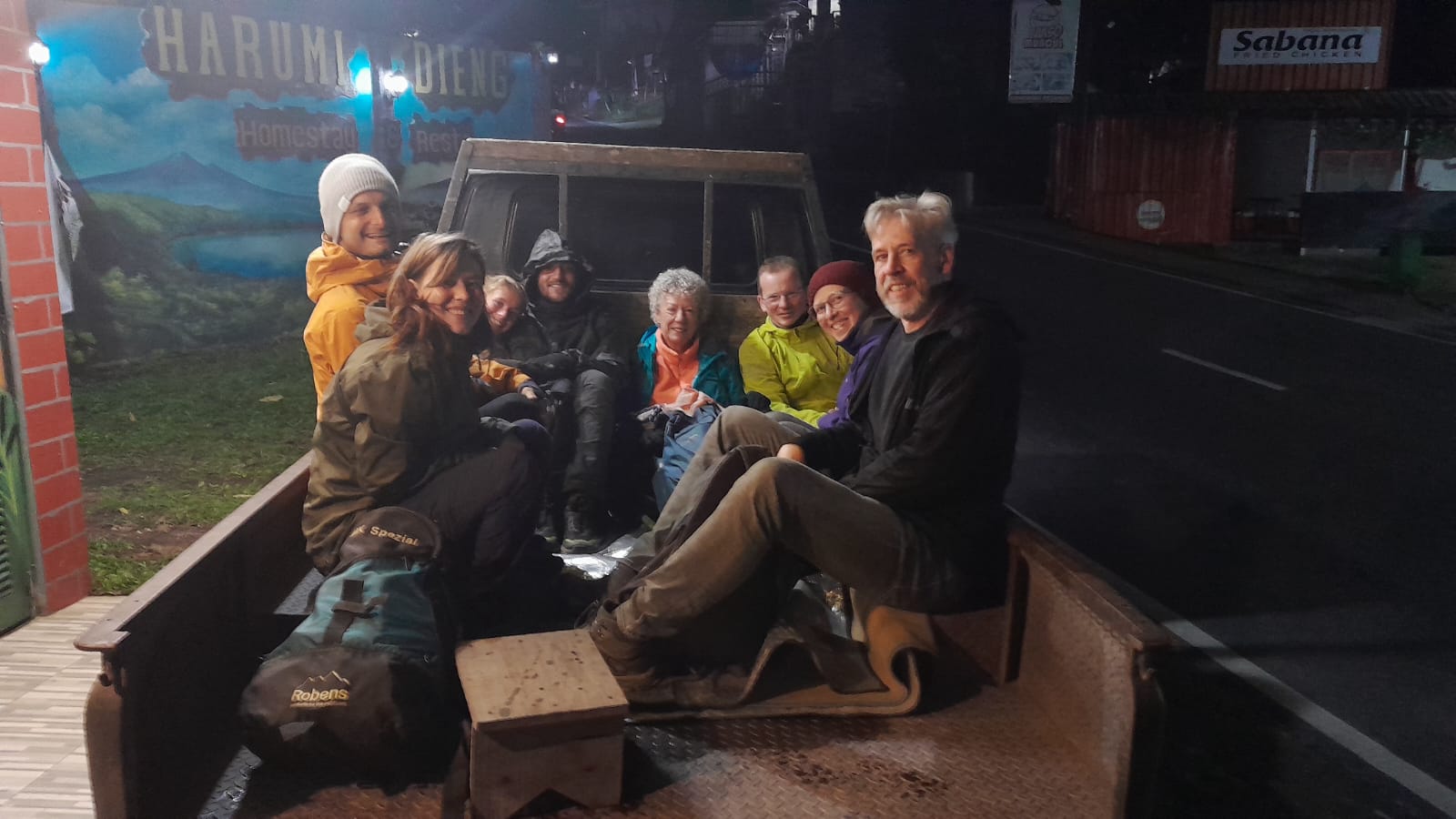 Willem & Imke from Netherlands, Emily, James, Toby & Helen from UK, Noemie & Mathis from Canada. We get ready in 2 shakes for driving to the mount top Bisma for the 'lovely' very beautiful sunrise moments 😘