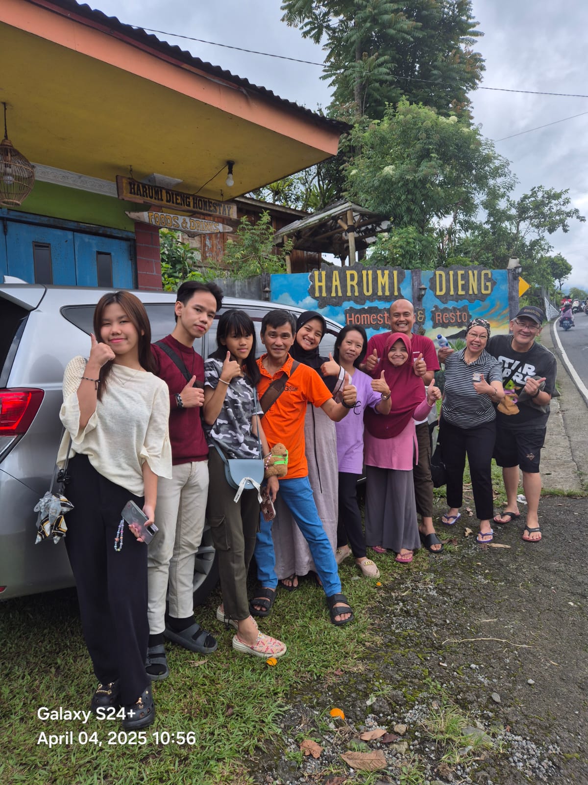 Family Bapak Hanafie dari Jakarta Indonesia. Wisata religi..