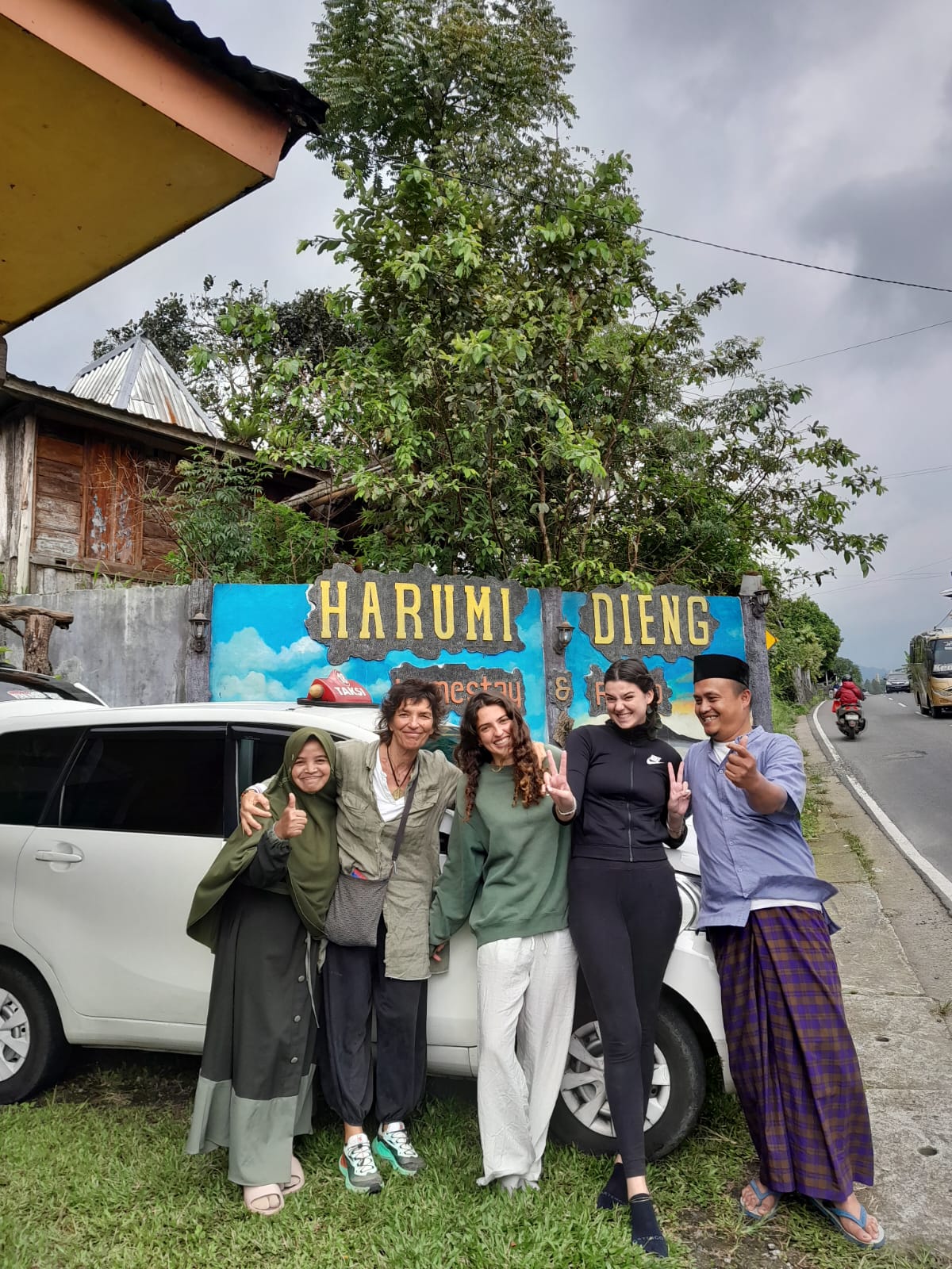 Live in 3 days in Harumi Dieng, and taking last picture before we drop you to Yogyakarta. Gracias Mama Ely, Alba, and Rita, from Barcelona Spanyol