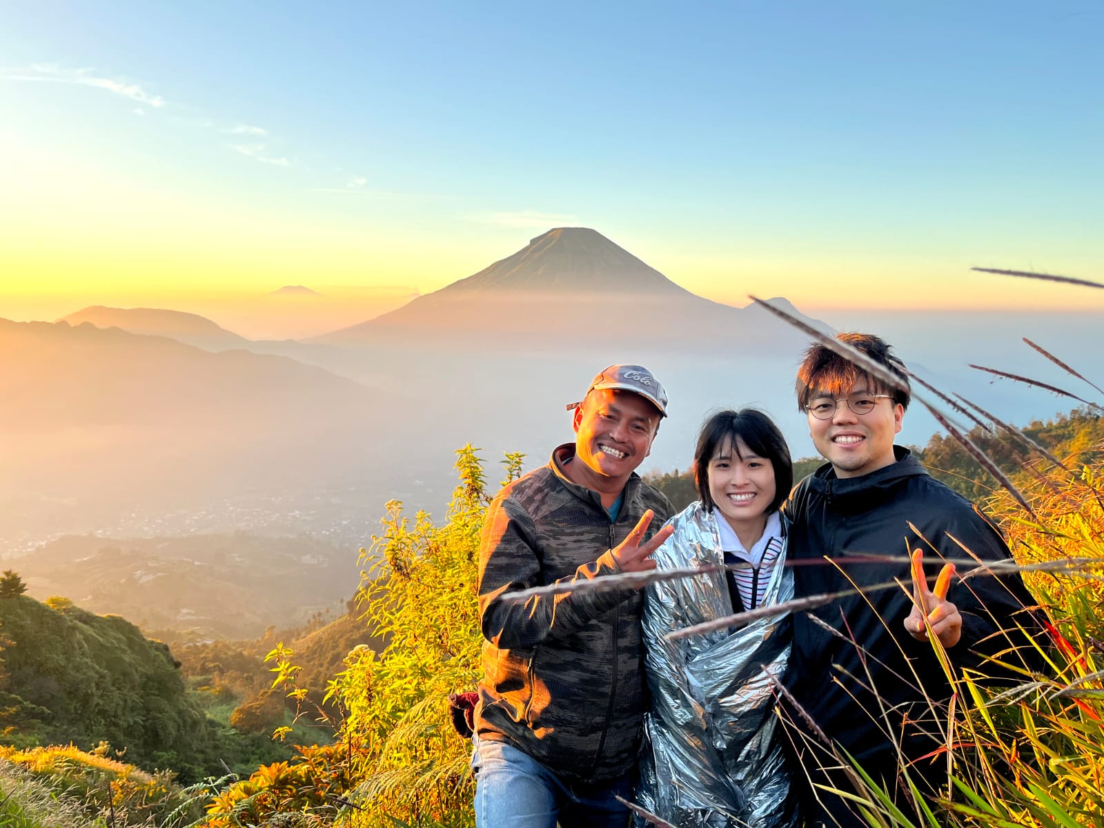 Very beautiful Sikunir sunrise together with Nobu san and Kanae san from Tokyo Japan