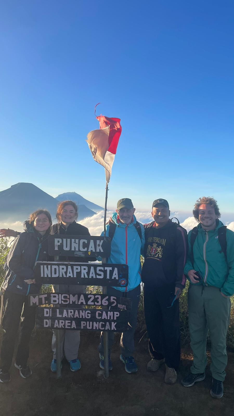 Amazing morning tour with; Papa Andrew, Mama Maria, and Ruby from Southampton UK, and Amaury from Antwerp Belgium 😘